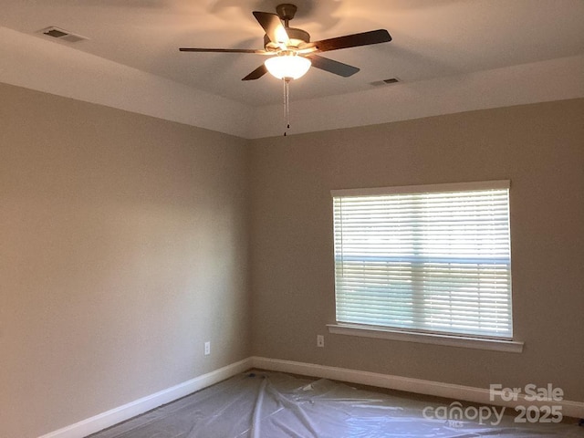 empty room with ceiling fan