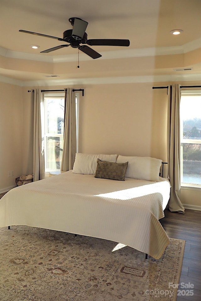 bedroom featuring dark wood-type flooring, recessed lighting, visible vents, and ceiling fan