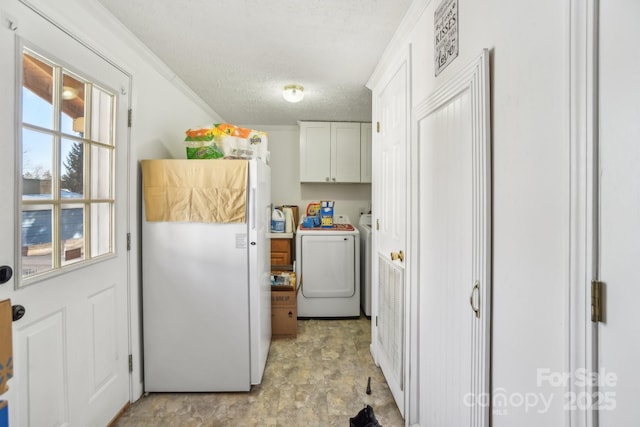 washroom featuring washing machine and dryer and a textured ceiling