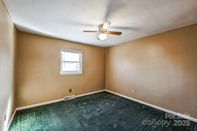 carpeted empty room featuring ceiling fan