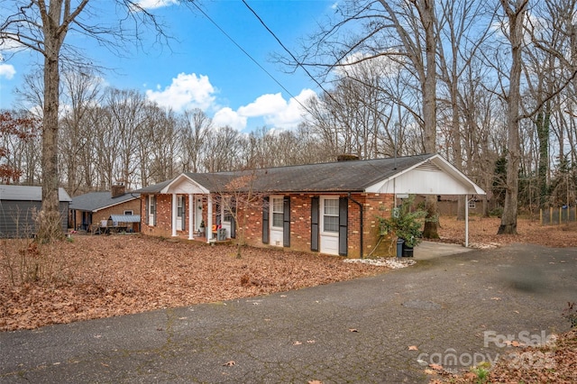 single story home featuring a carport