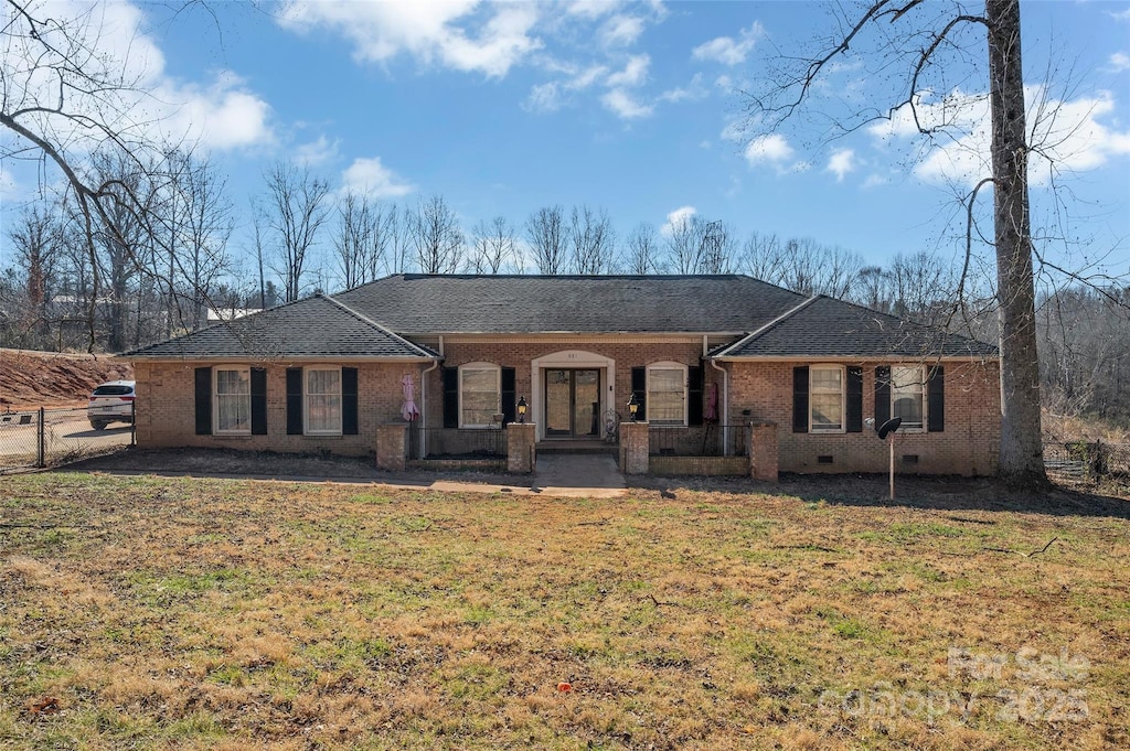 ranch-style house with a front yard