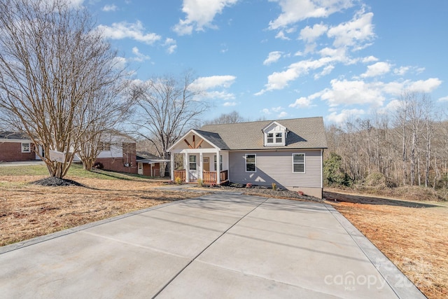 view of front of property featuring a porch