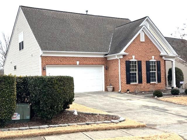 view of front facade with a garage