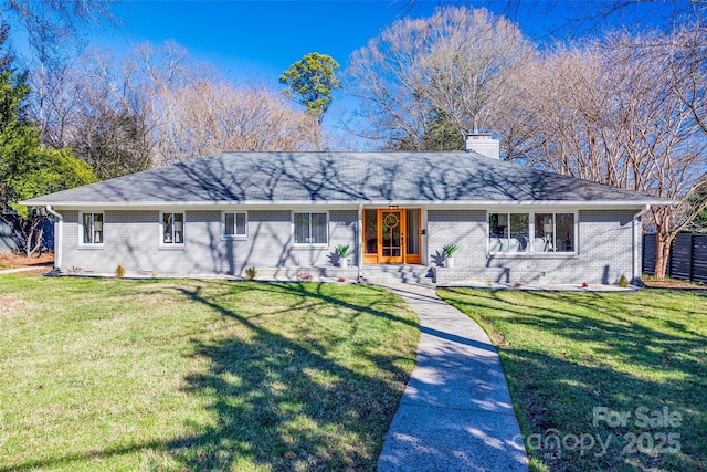 single story home featuring a front lawn