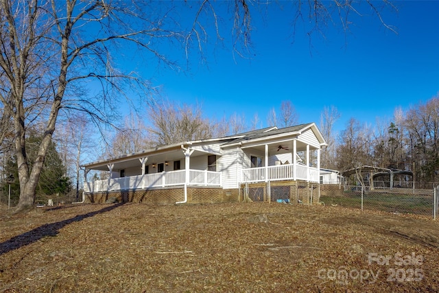 view of front of property with ceiling fan and covered porch