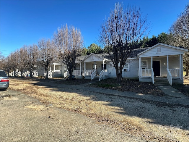 view of front of property featuring covered porch