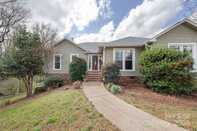 124 Muirfield Dr, Kings Mountain, NC 28086 - ranch-style home featuring crawl space, roof with shingles, and a front lawn