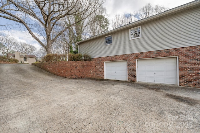 124 Muirfield Dr, Kings Mountain, NC 28086 - view of side of home featuring brick siding, concrete driveway, and an attached garage
