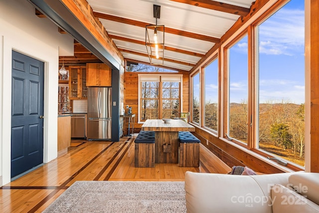 sunroom with vaulted ceiling