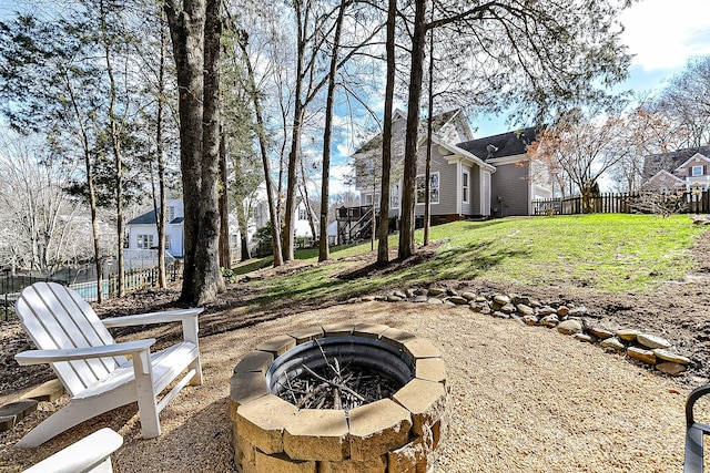 view of yard featuring a fire pit