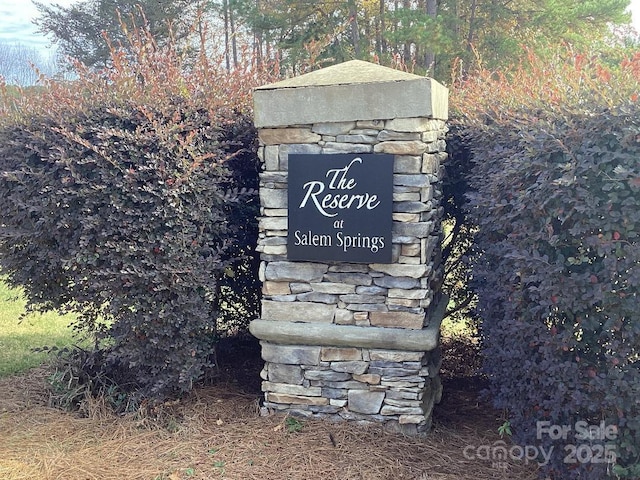 view of community / neighborhood sign