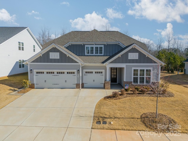 craftsman inspired home with a front yard