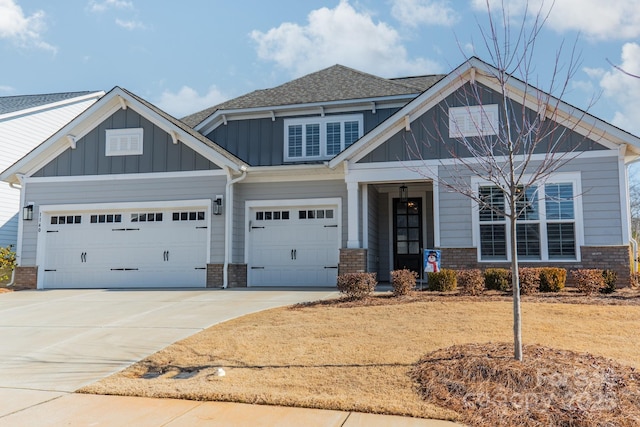 craftsman house featuring a garage