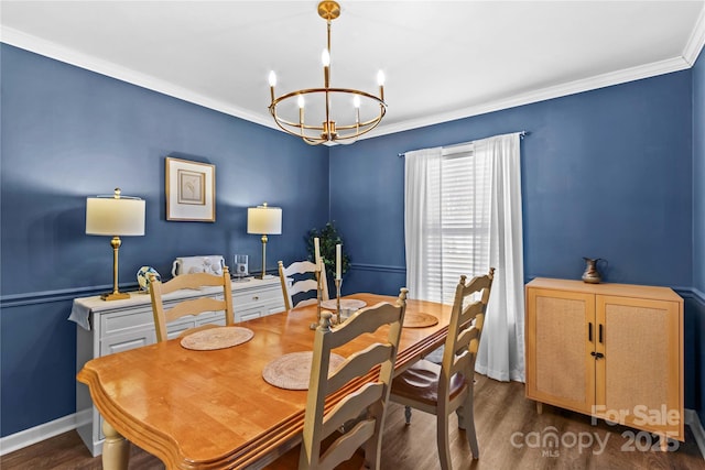 dining room with a notable chandelier, dark hardwood / wood-style floors, and ornamental molding