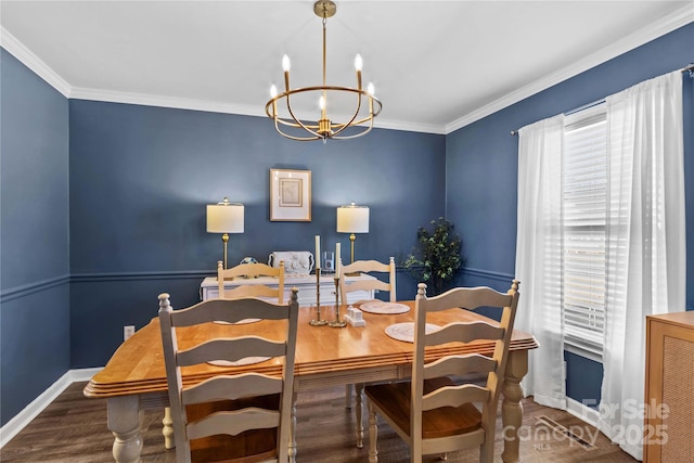 dining area featuring hardwood / wood-style flooring, crown molding, and a notable chandelier