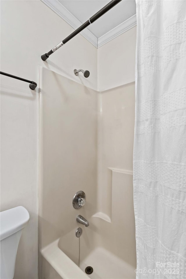 bathroom with a shower with shower curtain and crown molding