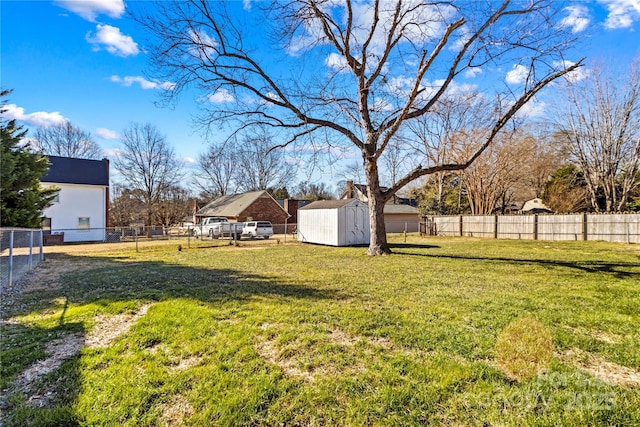 view of yard with a storage unit