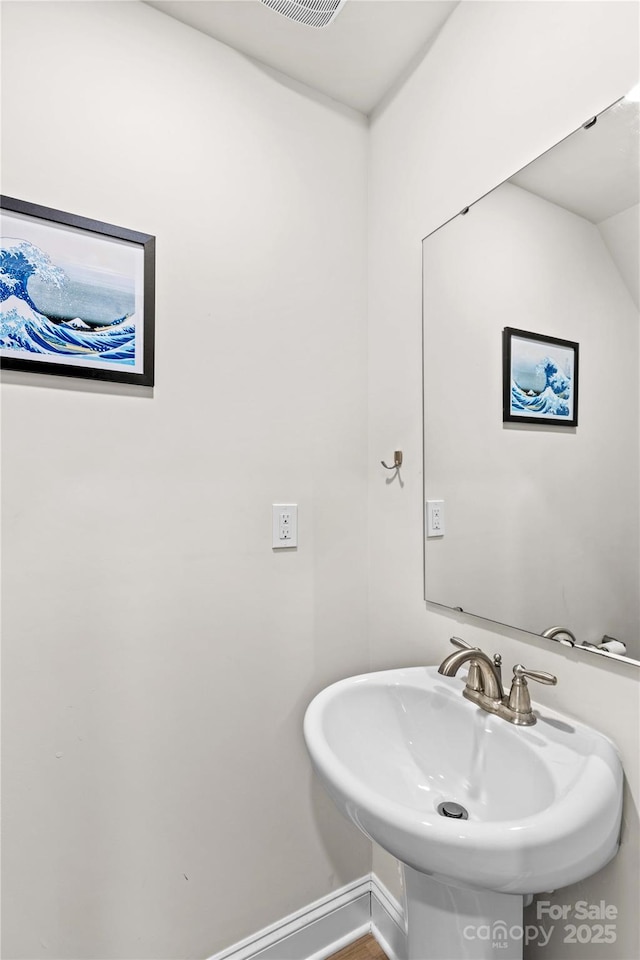 bathroom featuring sink