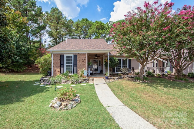 view of front of house featuring a front yard, a porch, and ceiling fan