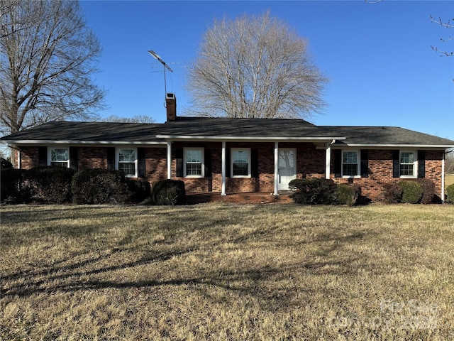 ranch-style home with a front lawn and a porch