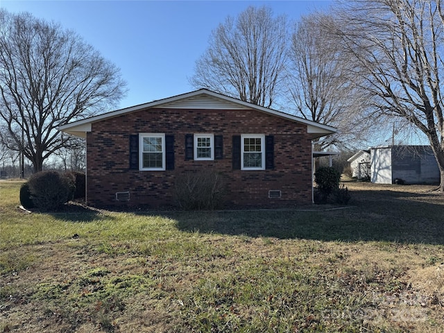 view of side of property featuring a yard