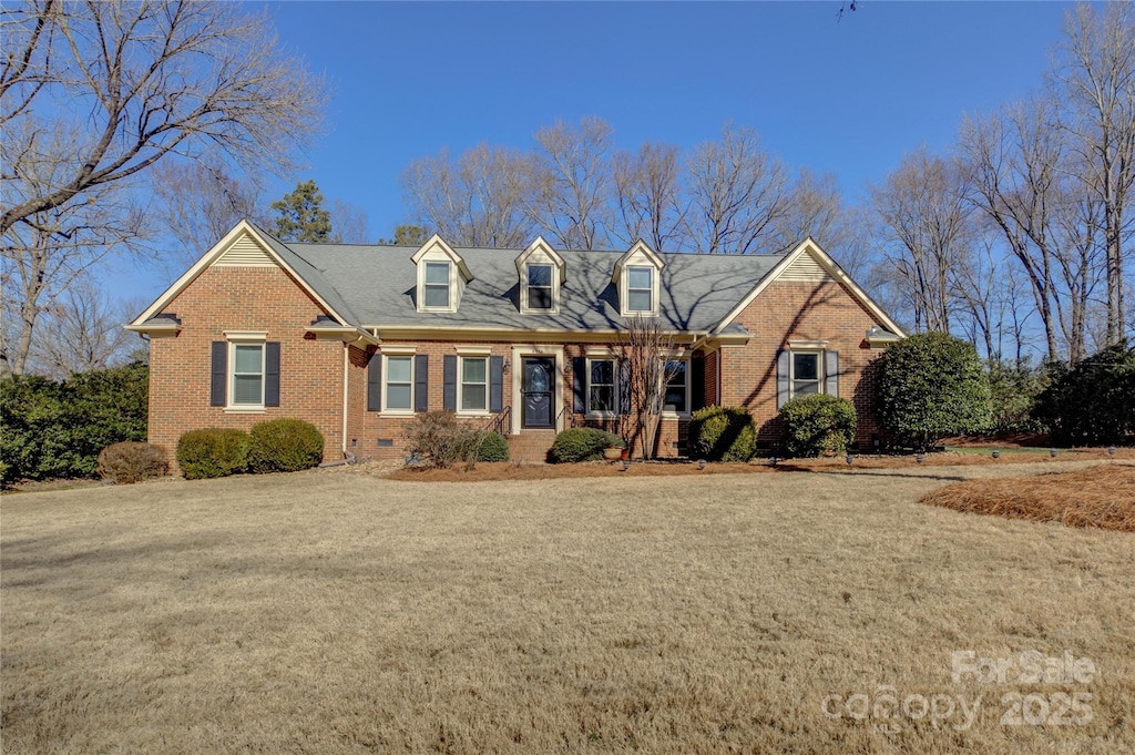 new england style home with a front lawn