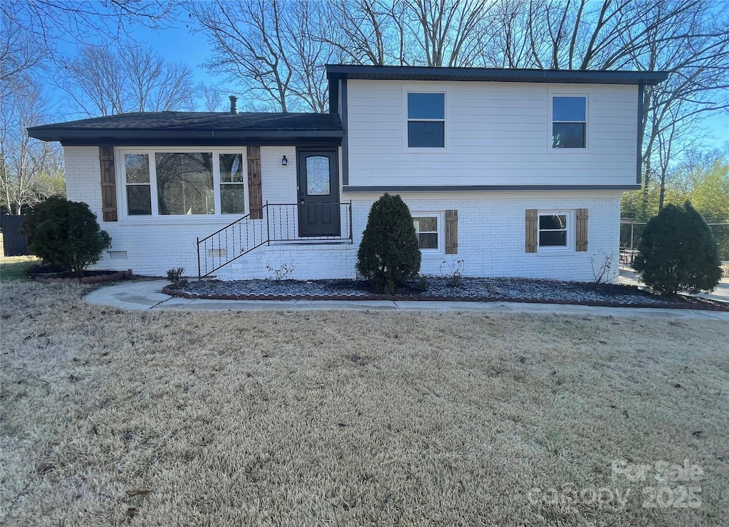 tri-level home with a front yard