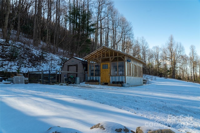 view of front of property