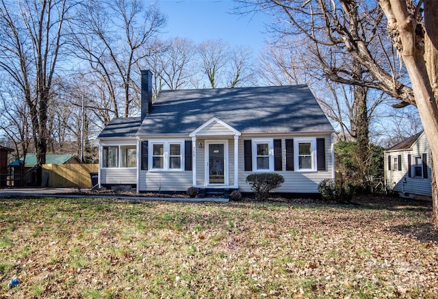 view of front facade featuring a front yard