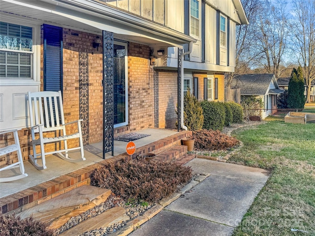 entrance to property featuring a porch