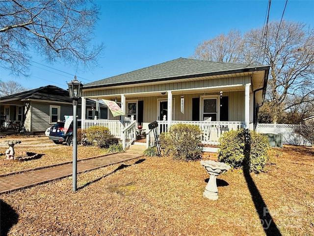 view of front of property featuring covered porch