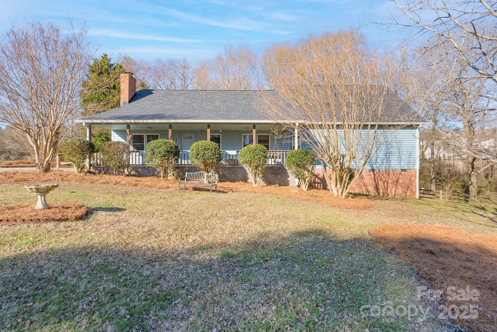 view of front of house featuring a porch and a front yard