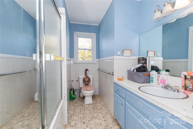 full bathroom featuring toilet, crown molding, tile walls, and vanity