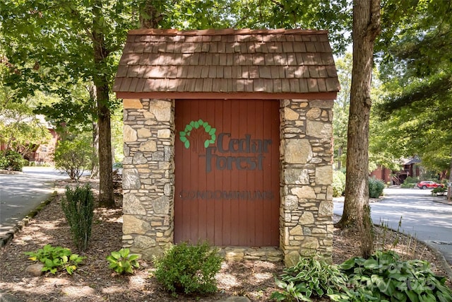 view of outbuilding