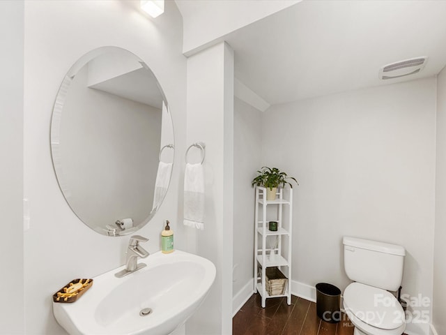 bathroom featuring sink and toilet