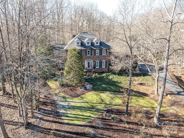 view of front of property with a front lawn