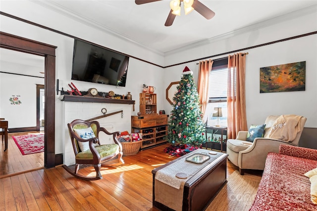 living room with ceiling fan, light hardwood / wood-style flooring, and crown molding