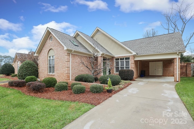 view of front of property featuring a front yard and a carport