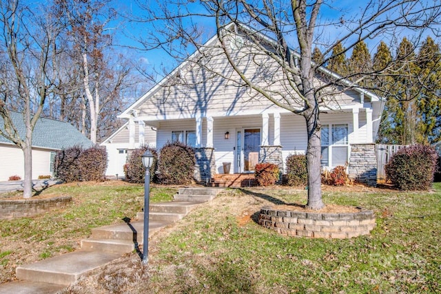 view of front of property with a front yard