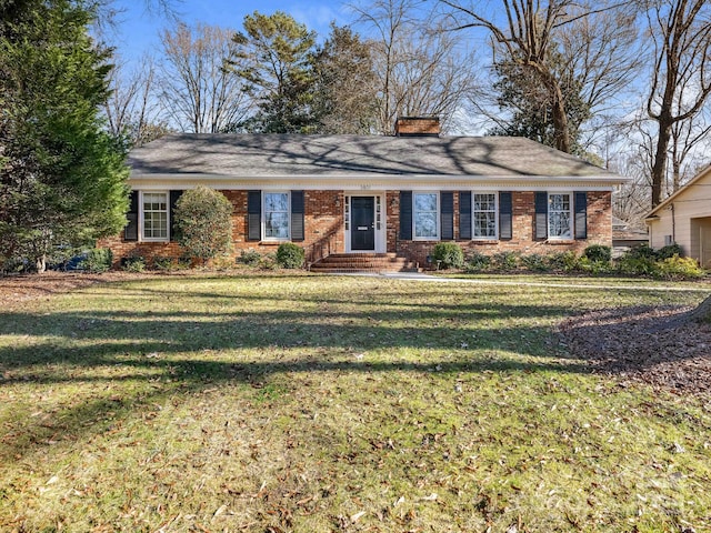 ranch-style house featuring a front yard