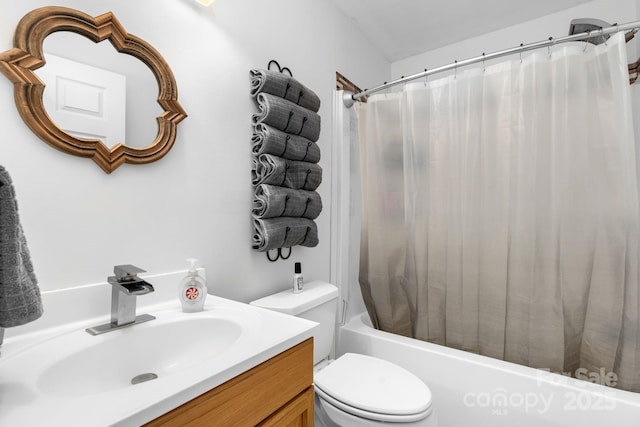 full bath featuring vanity, toilet, and shower / bath combo with shower curtain