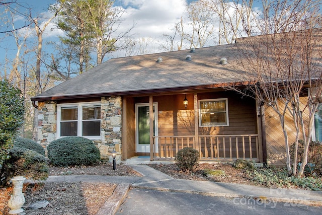 view of front of house featuring covered porch