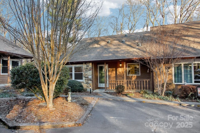 view of front of house featuring a porch