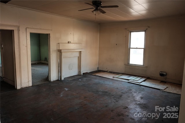 spare room with ornamental molding and ceiling fan