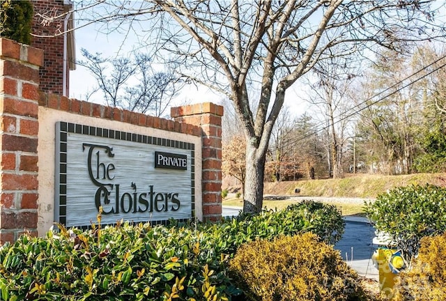 view of community / neighborhood sign