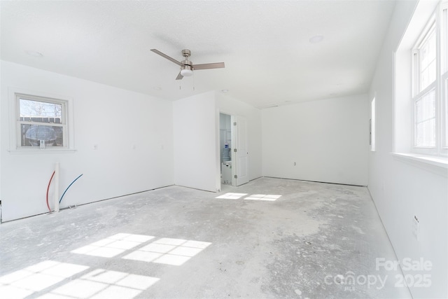 empty room featuring ceiling fan