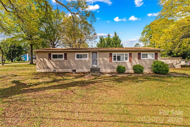 ranch-style home with a front yard