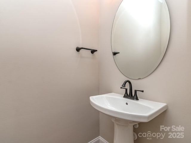 bathroom featuring a sink