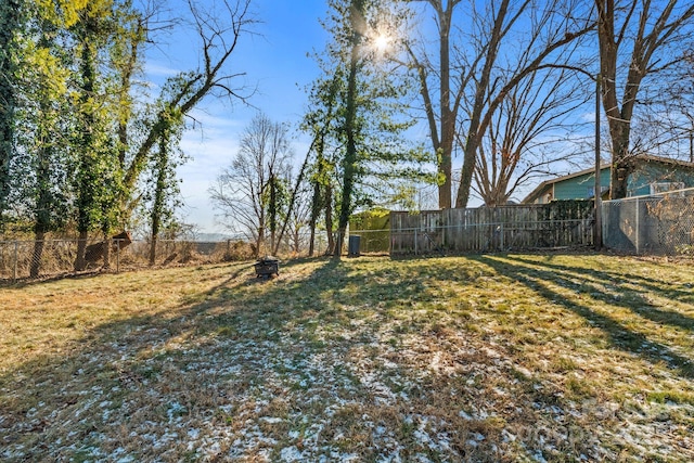 453 Riverview Dr, Asheville, NC 28806 - view of yard